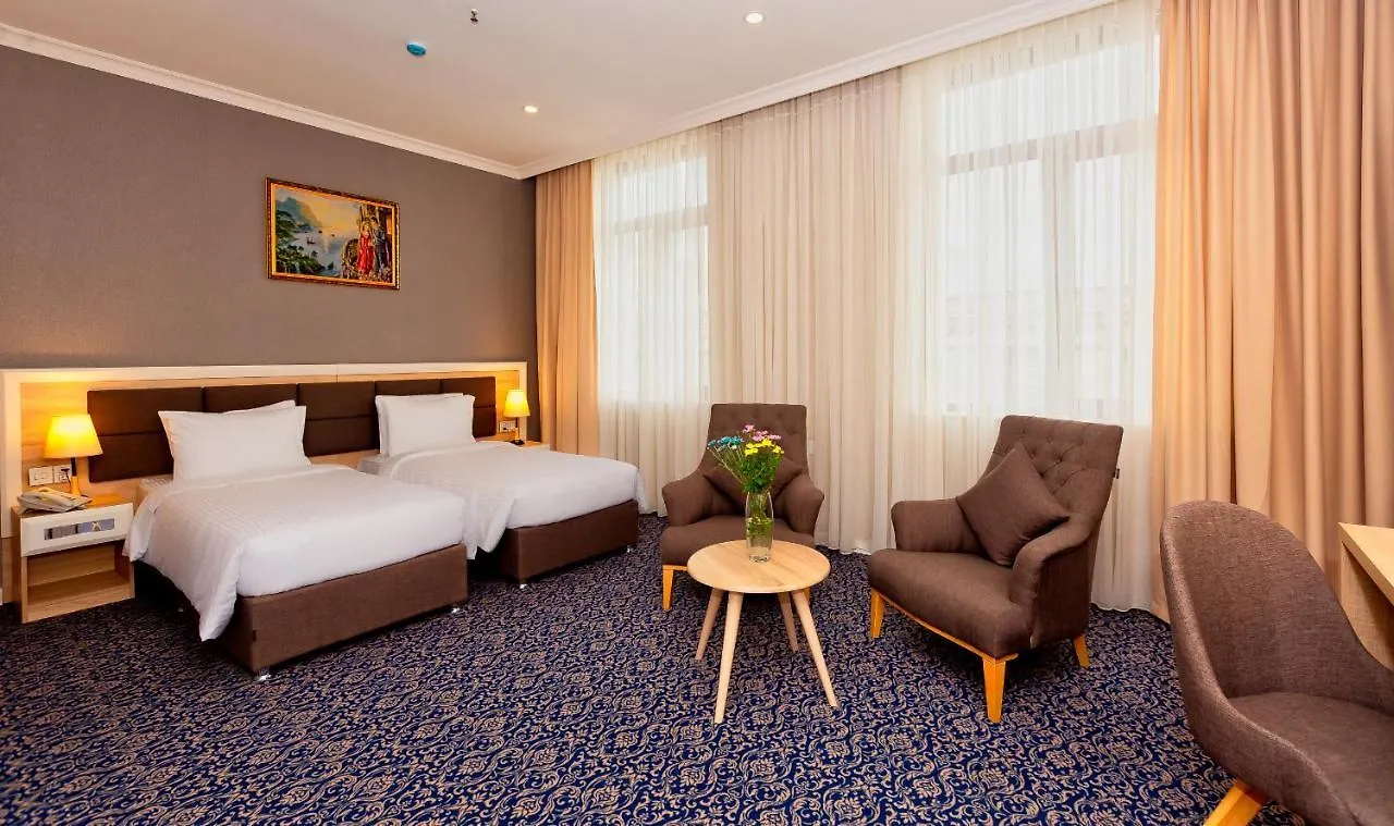 Golden City Hotel Baku 4*,